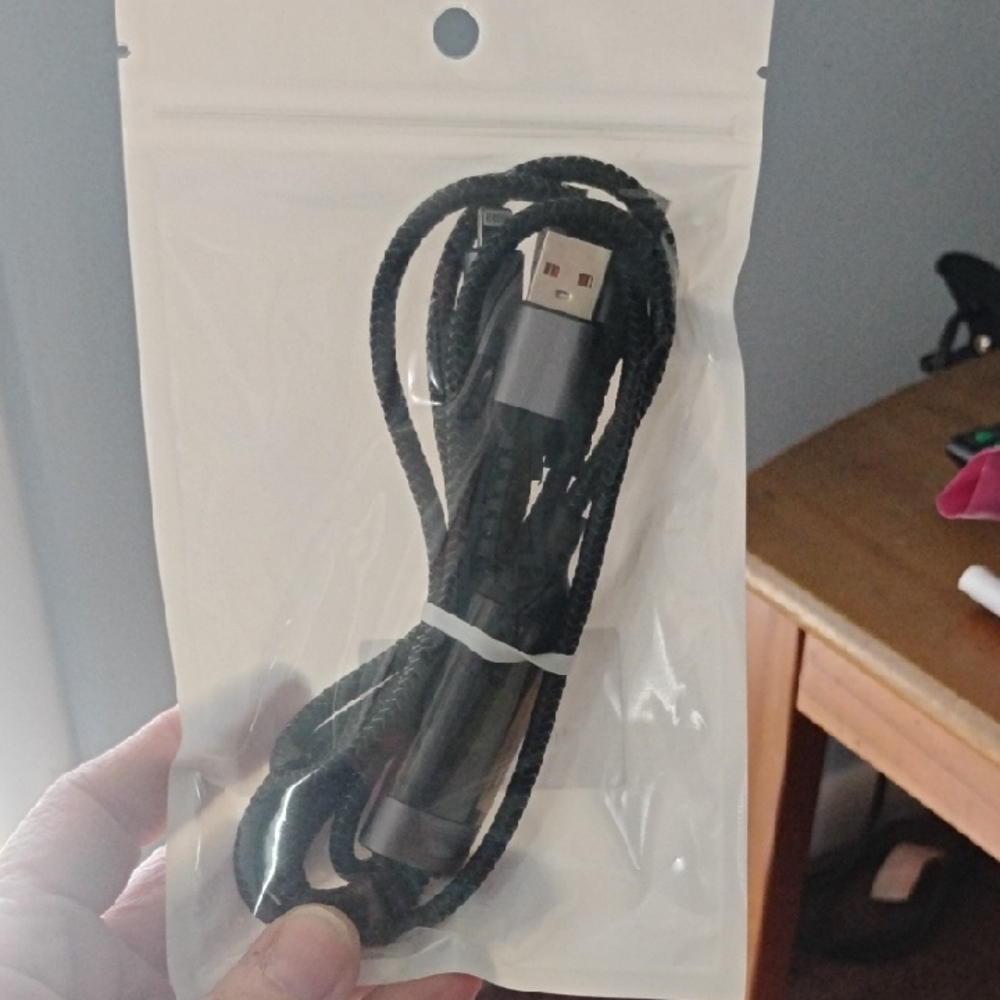 Source Unknown Black USB Charger Cable